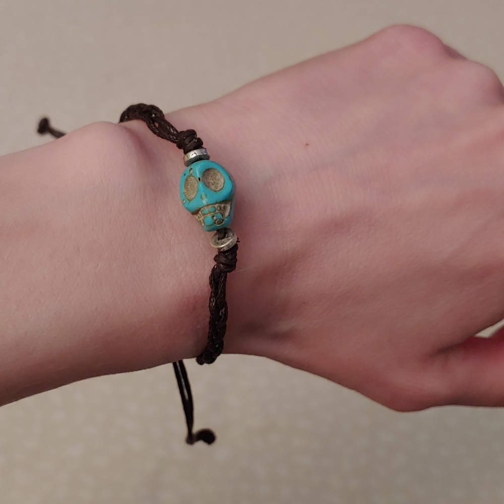Macrame Bracelet with Faux Turquoise Skull Unisex